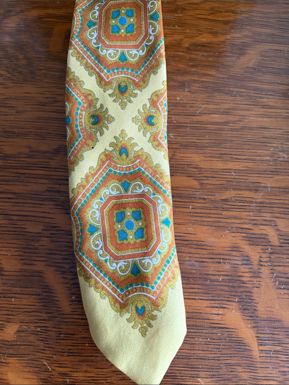 Yellow Medallion Pattern Men’s Necktie - Picture 1 of 4